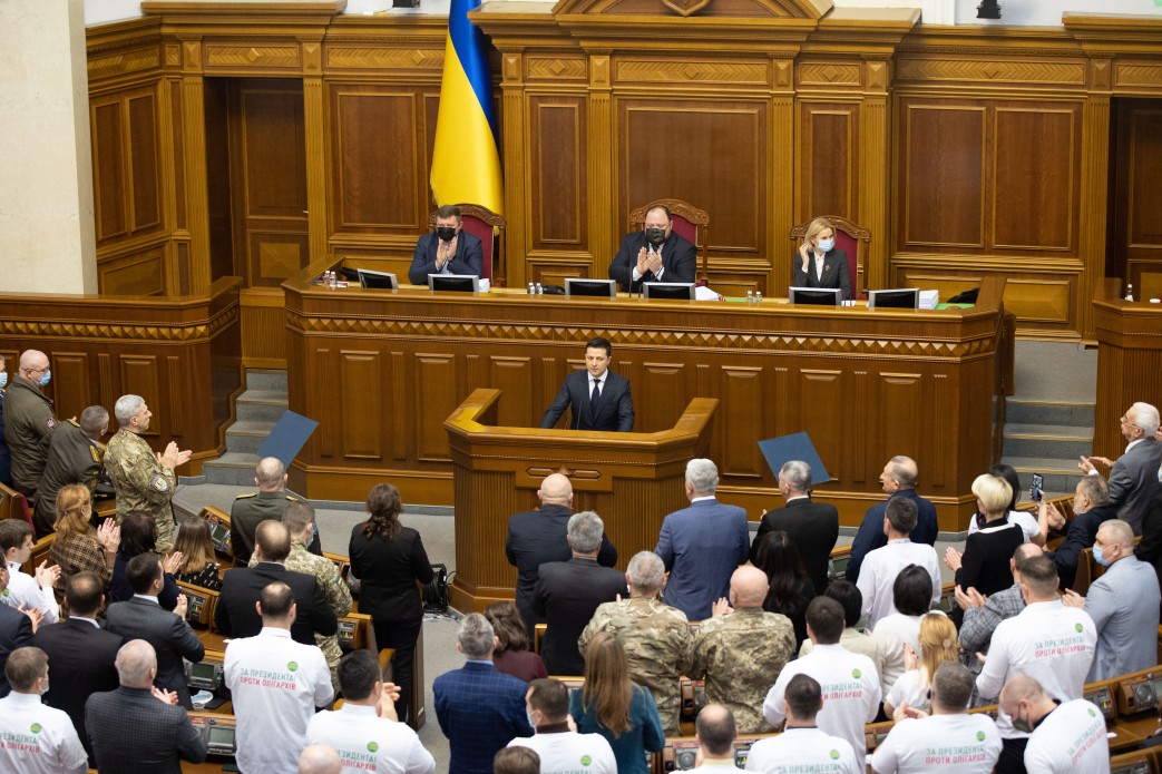 Зеленский подает в парламент законопроект об экономическом паспорте украинца