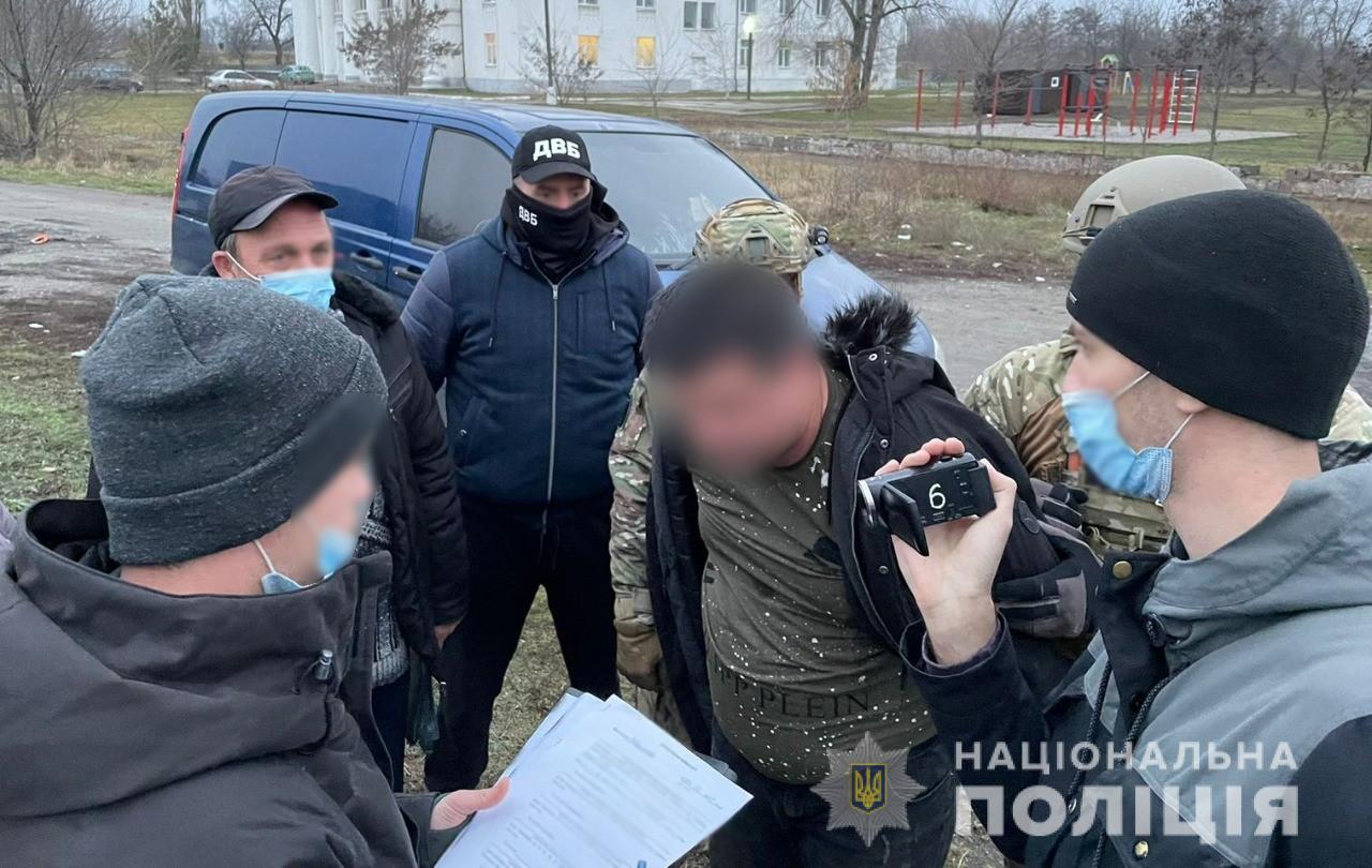 Блогеру из Днепра, который плюнул в харьковского патрульного, сообщили о подозрении