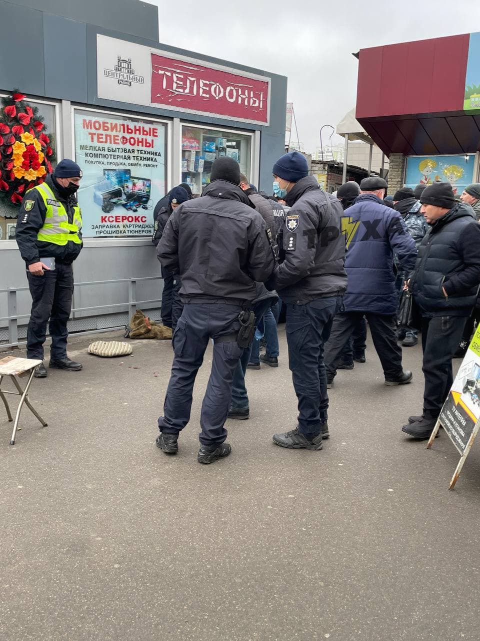 В результате стрельбы на Центральном рынке пострадало двое мужчин - полиция