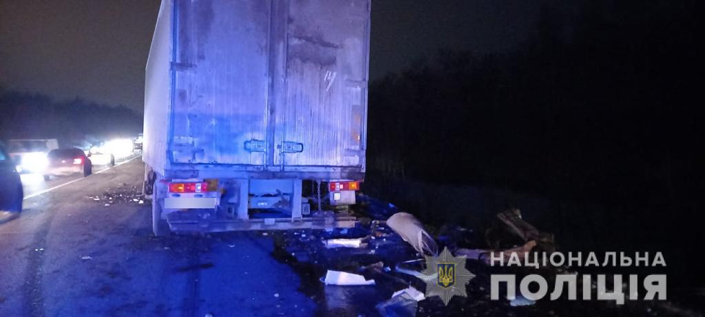 Под Харьковом произошло ДТП с участием двух грузовиков и внедорожника: есть погибшие