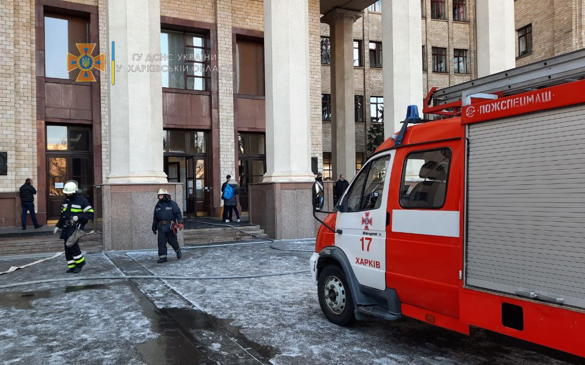 Пожар в главном корпусе ХНУ имени Каразина: пожарные рассказали подробности
