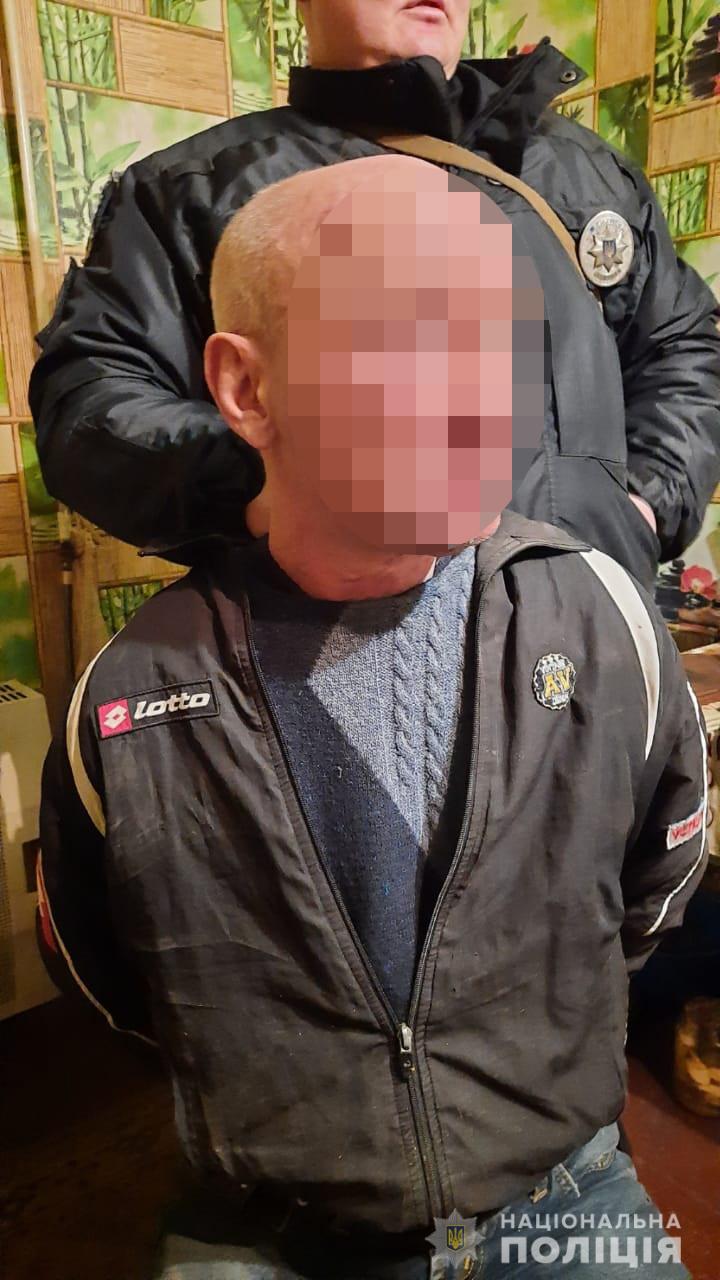 В Харьковской области мужчина едва не убил дочь сожительницы, а после пытался совершить суицид