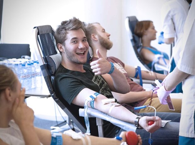 Какие льготы и выплаты положены почетным донорам крови в 2022 году