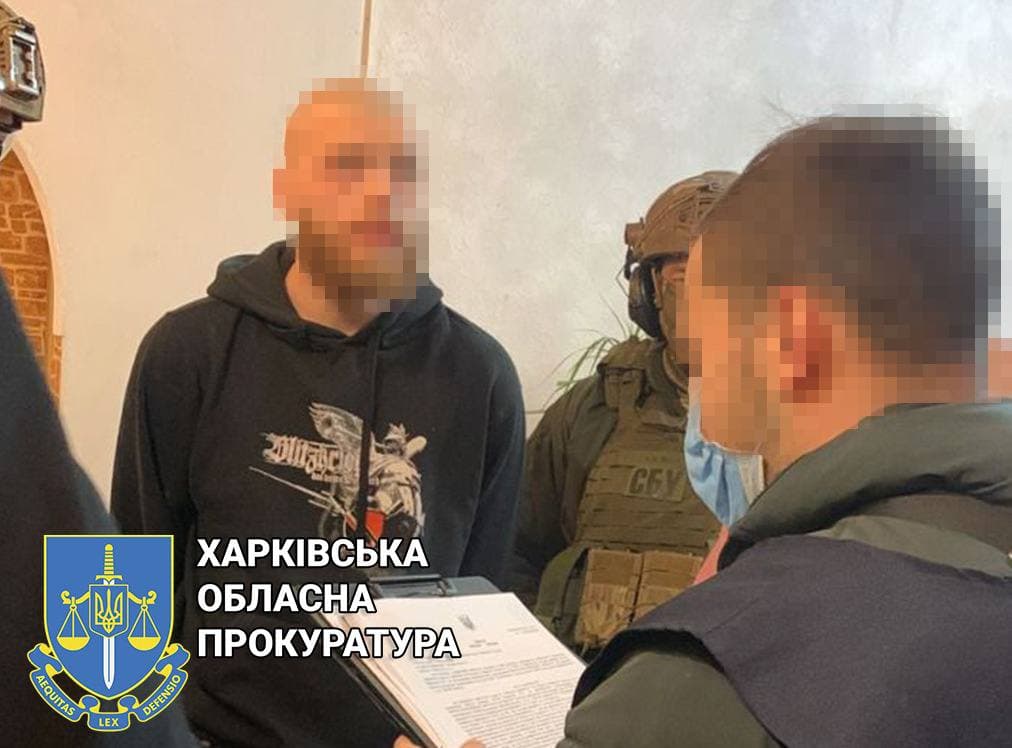 В Харькове двое мужчин и женщина вымогали 10 тысяч долларов за спокойное проживание в квартире
