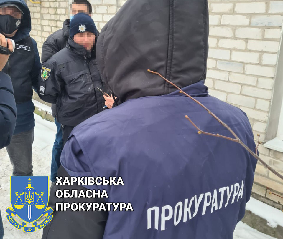 В Харьковской области задержали полицейского, который вымогал у подростка 500 долларов