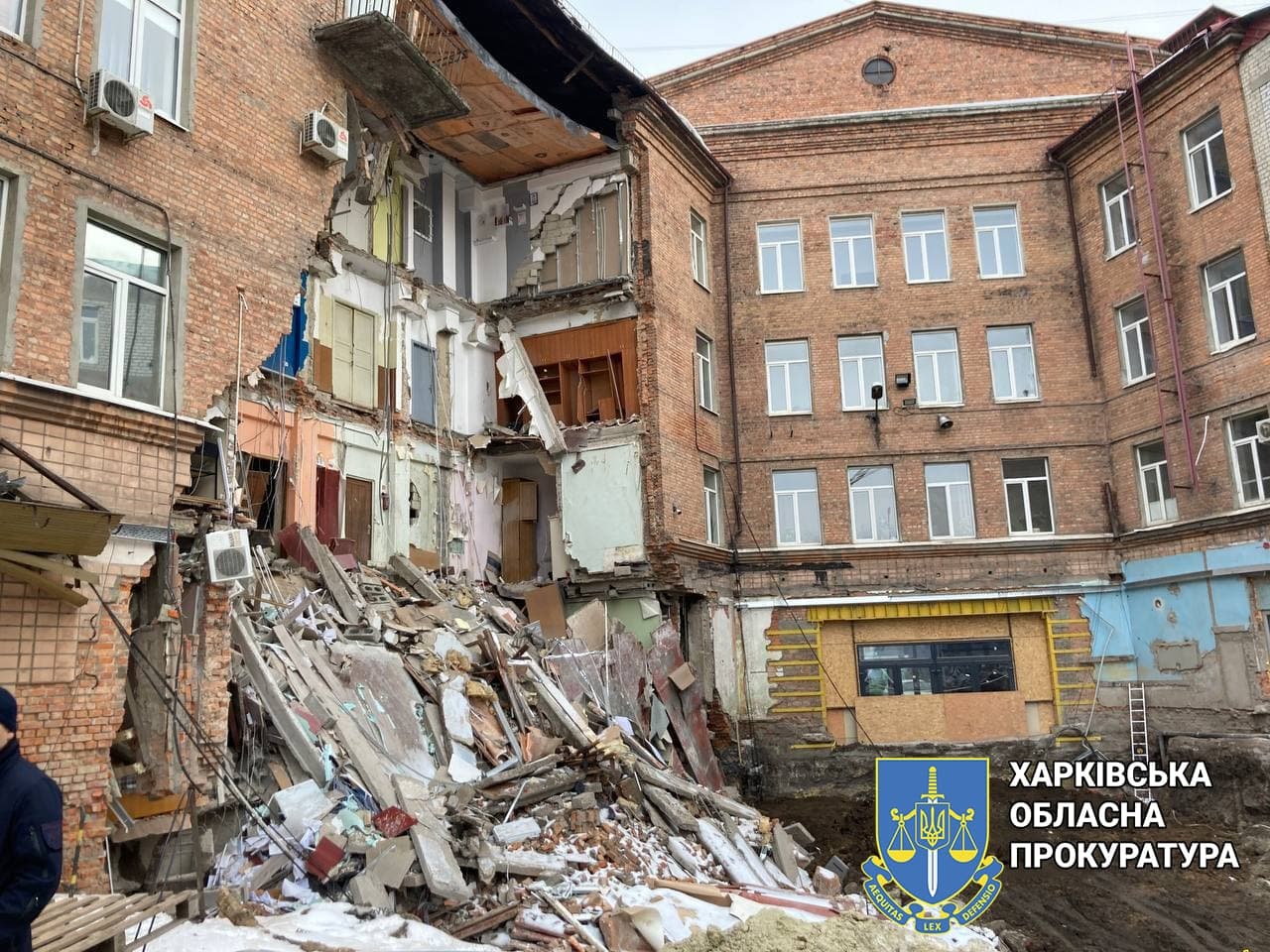 Обрушение офисного здания на проспекте Гагарина: владелец не имел разрешения на строительство - мэрия