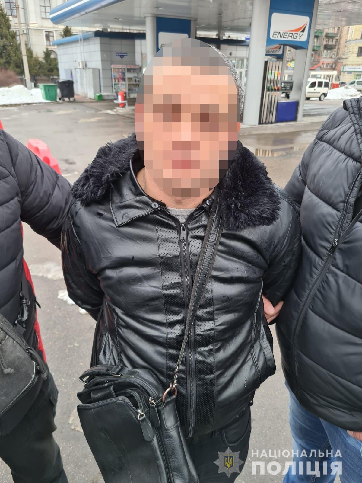 В Харьковской области мужчина избил и ограбил женщину
