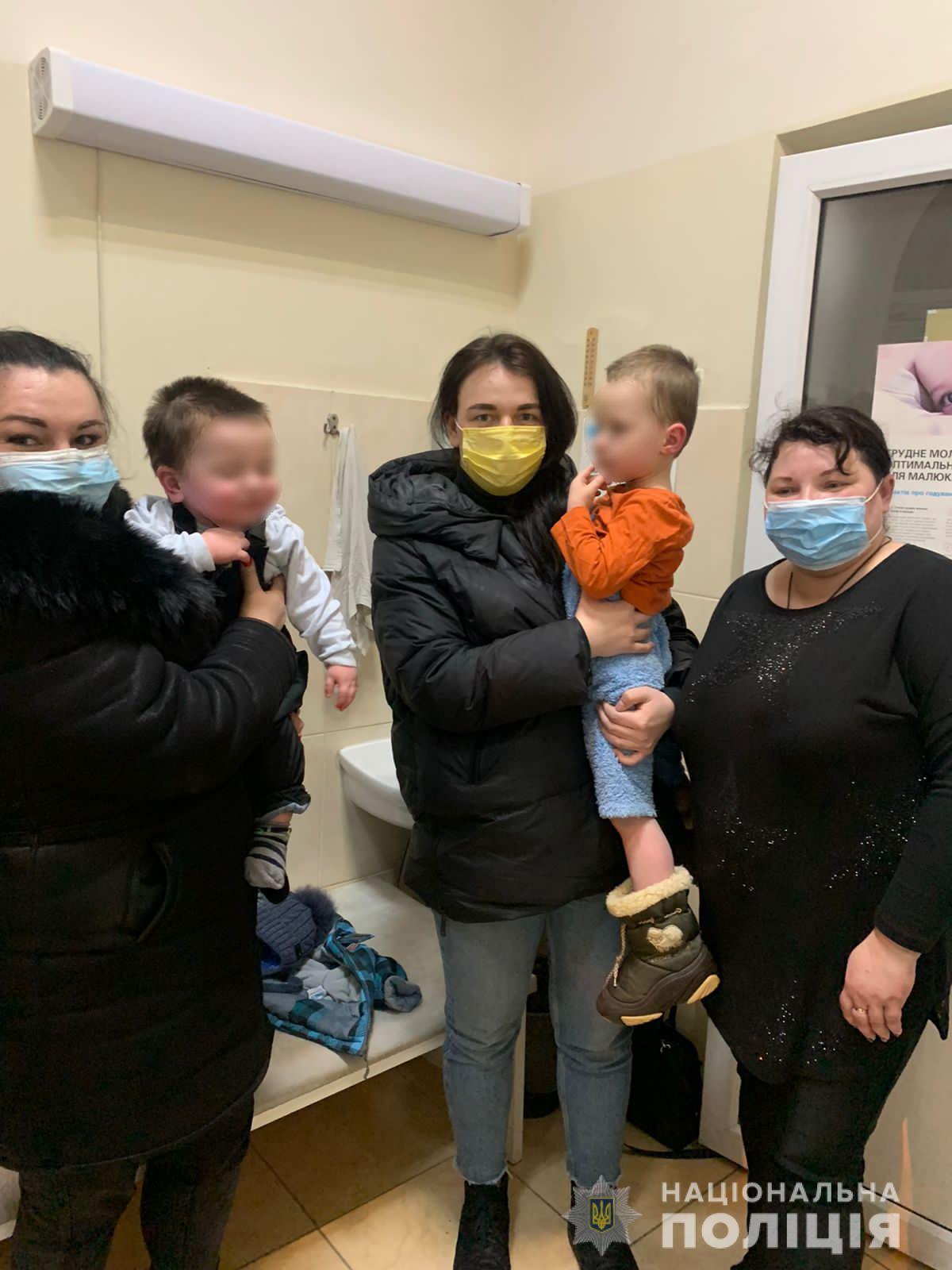 В Харькове из семьи забрали двоих маленьких мальчиков