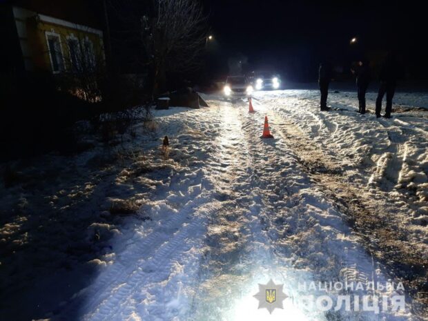 Под Харьковом на дороге нашли мужчину с травмами после ДТП и обморожениями