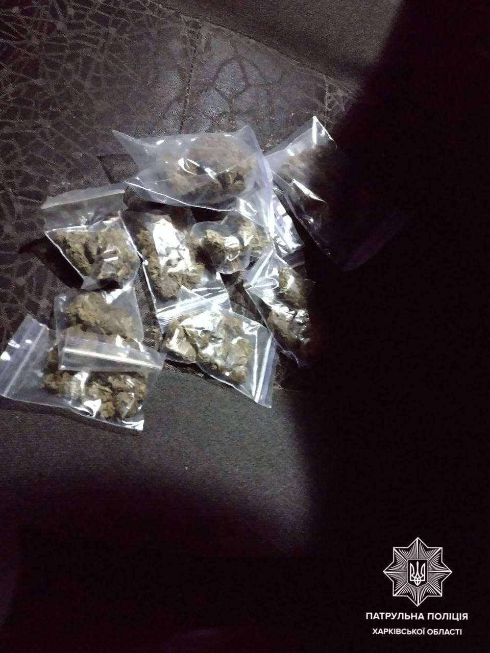 В Харькове мужчина у которого нашли наркотики, предлагал патрульным 30 тысяч гривен