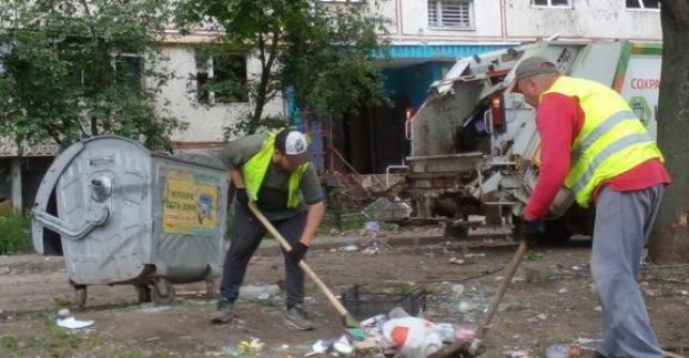 Щоденно понад 130 машин вивозять сміття з прибудинкових територій харків’ян