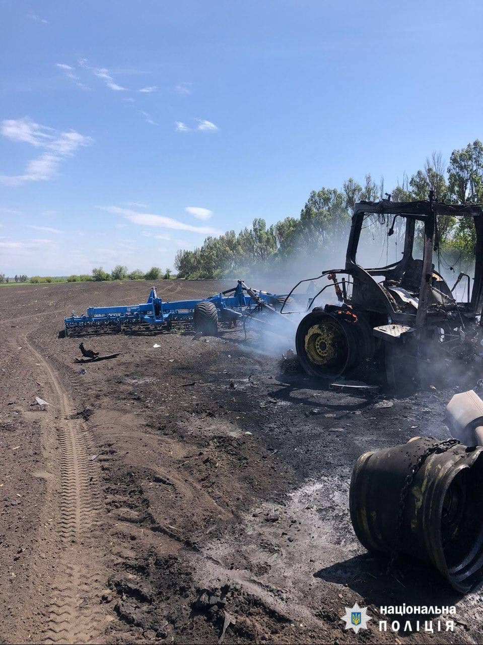В Харьковской области ракета с самолета оккупантов попала в трактор, который работал в поле