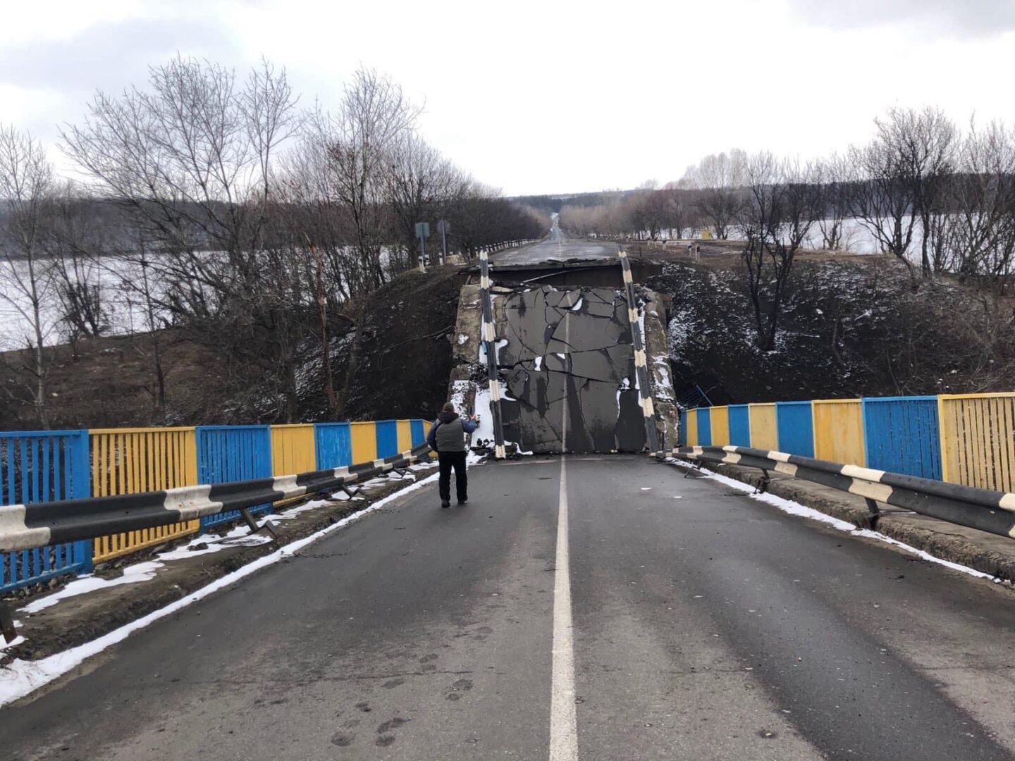 На оккупированной Боровщине российские захватчики проводят «перепись» бытовой техники и теряют танки в Осколе