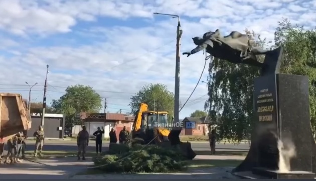 В Харькове снесли памятник Александру Невскому