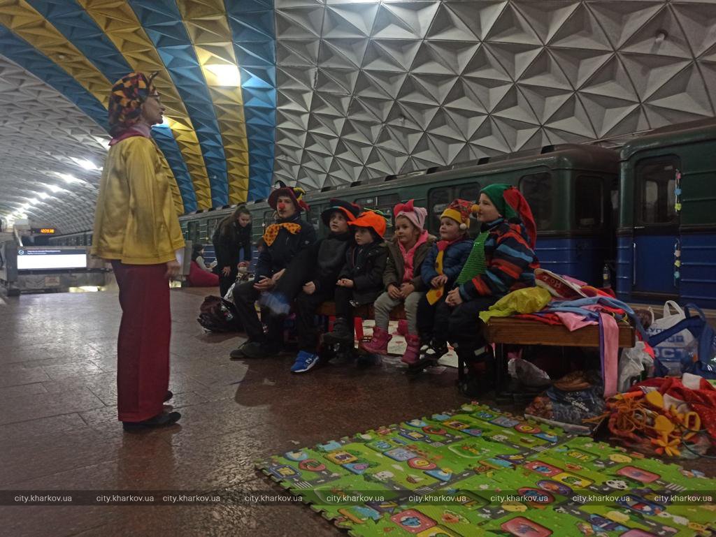 На станциях метро создают условия для обучения и отдыха детей
