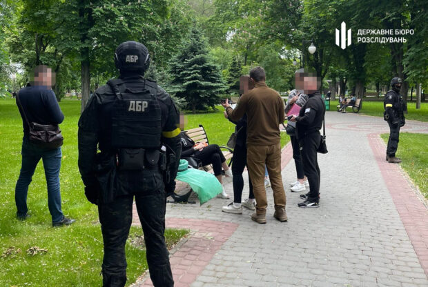 ДБР викрило мешканку Харкова, яка за гроші обіцяла «відмазати» призовників від мобілізації