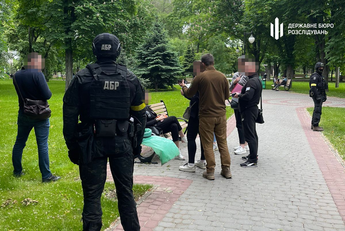 ДБР викрило мешканку Харкова, яка за гроші обіцяла «відмазати» призовників від мобілізації