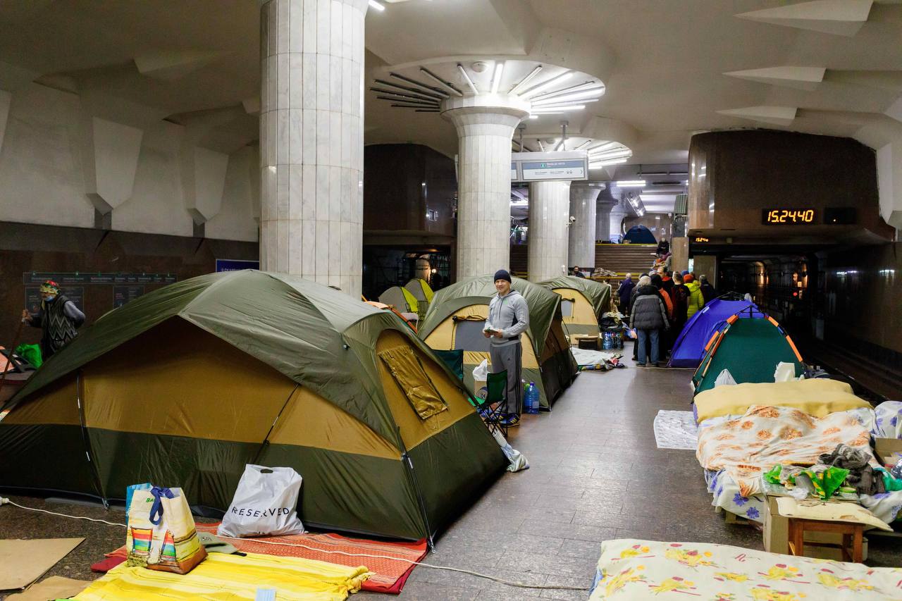У Харкові ночувати в метро досі приходять близько 90 містян