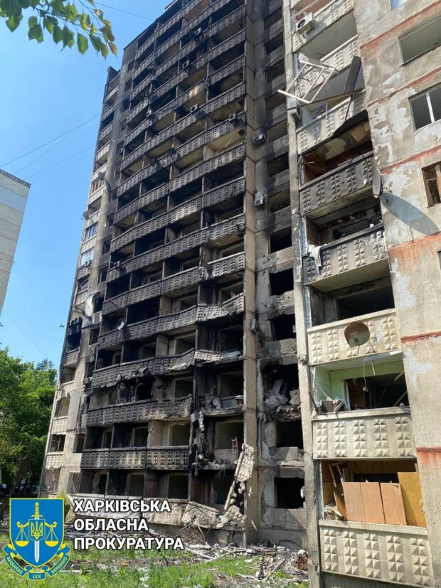 В одну з багатоповерхівок на Північній Салтівці окупанти влучили 11 разів