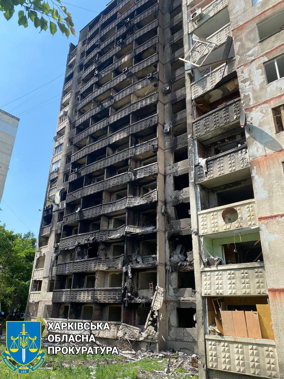 В одну з багатоповерхівок на Північній Салтівці окупанти влучили 11 разів