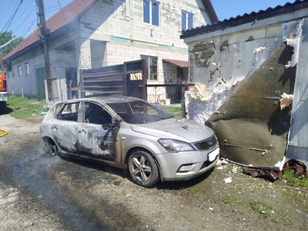 Рятувальники ліквідували 4 пожежі у приватному секторі міста Дергачі