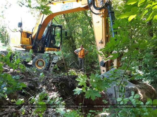 У Шевченківському районі відновлюють пошкоджені водоводи