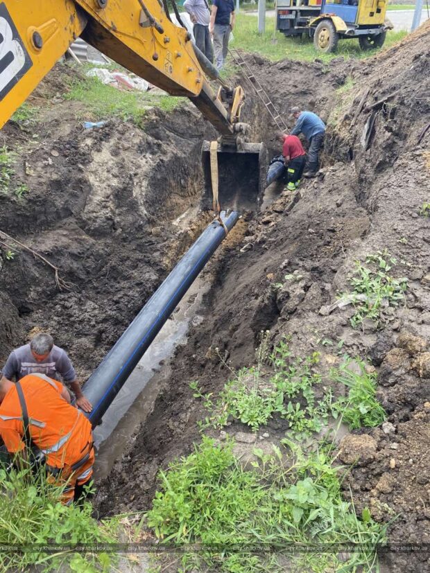 «Харківводоканал» ремонтує мережі у всіх районах міста
