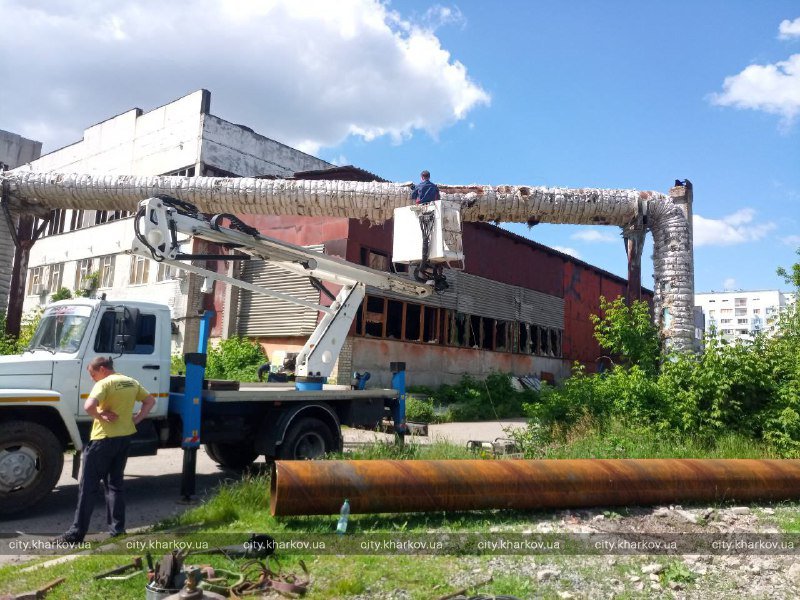 «Теплові мережі» усувають наслідки обстрілів у Київському районі