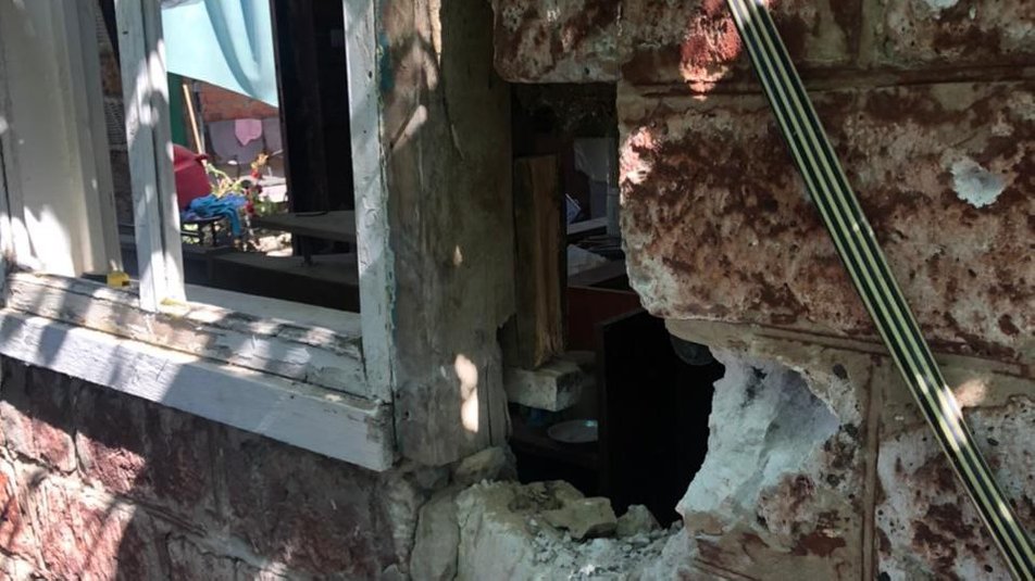 Окупанти скинули на Золочів Харківської області снаряди на парашутах