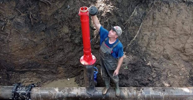 На Салтівці продовжують відновлювати мережі водопостачання