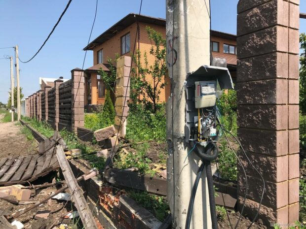 Ремонтні бригади відновлюють повітряні лінії електропередачі у Великій Данилівці