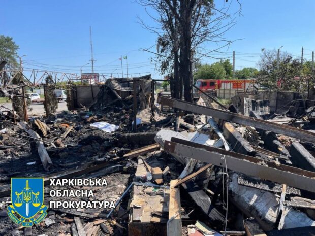 Кількість жертв ракетного обстрілу кафе на виїзді з Харкова зросла до трьох