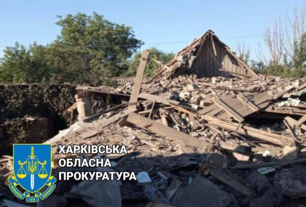 Окупанти обстріляли місто Барвінкове: під завалами будинку шукають жінку