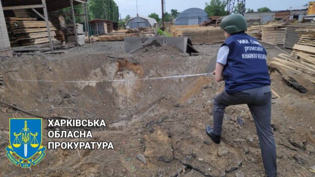 Окупанти завдали ракетного удару по підприємству у Харкові: від удару утворилась воронка глибиною 12 метрів