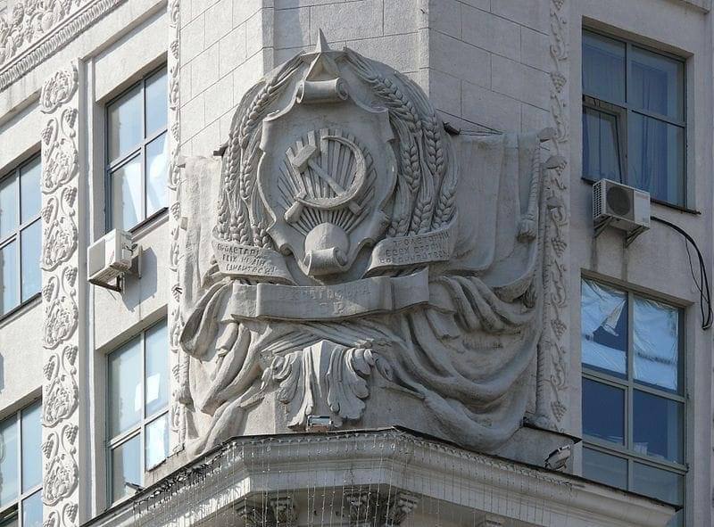 Харківська міська рада відмовляється демонтувати герб СРСР із фасаду будівлі
