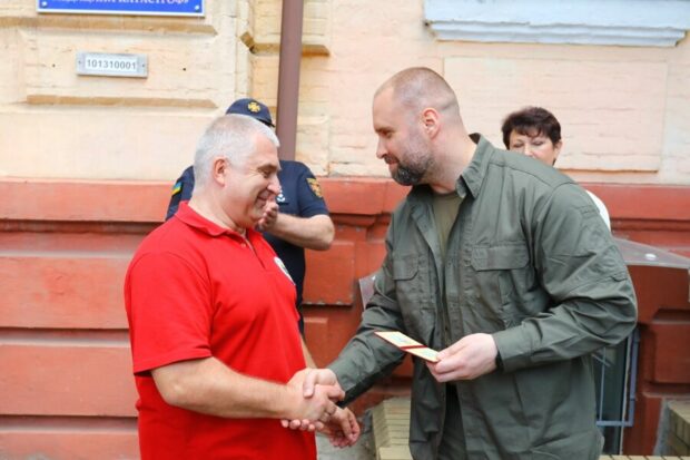 Голова ХОВА вручив відзнаки працівникам екстреної медицини Харківщини