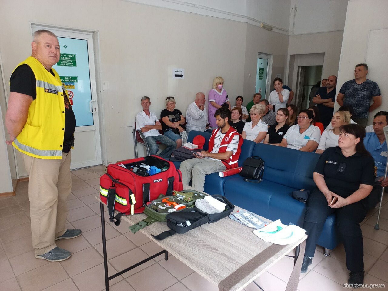 У робочих колективах Харківщини проводять курси з безпеки під час бойових дій