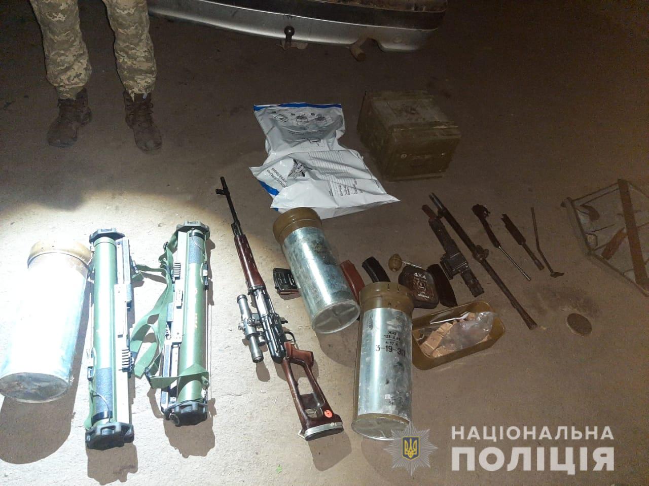 Поліцейські вилучили у мешканця Харківщини арсенал зброї та боєприпасів