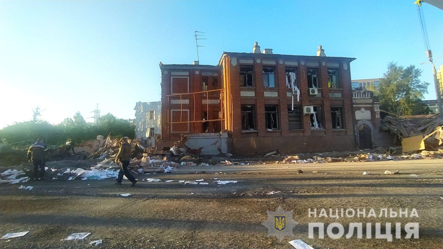 Окупанти завдали ракетного удару по підприємству у Київському районі Харкова