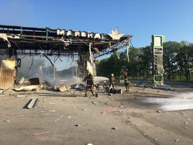 В результаті обстрілу міста Чугуїв на Харківщини згоріла АЗС