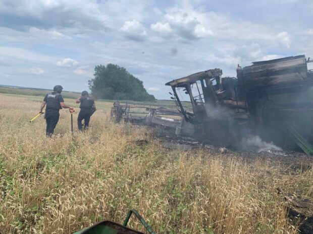 У полі під Харковом на міні підірвався комбайн