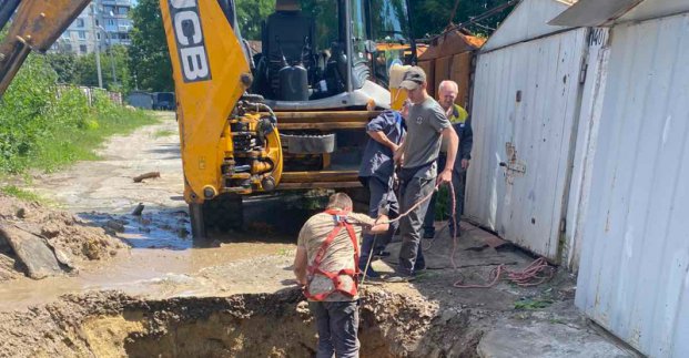 У Харкові оперативно відновлюють пошкоджені водоводи