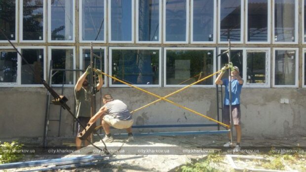 У Харкові усувають наслідки обстрілів та готуються до запуску тепла