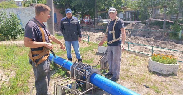 КП «Харківводоканал» продовжує перекладати трубопроводи