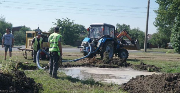 На Салтівці усувають пошкодження на водоводі