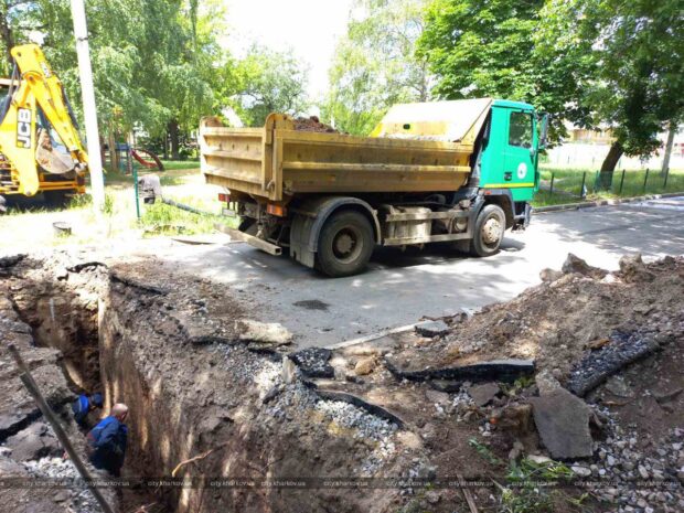 В Індустріальному районі відновлюють водоводи