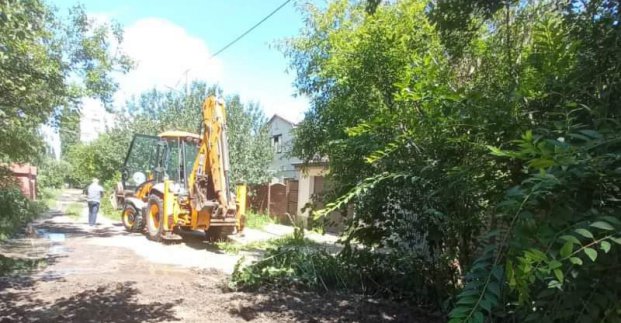 В Індустріальному районі відновлюють водоводи у приватному секторі