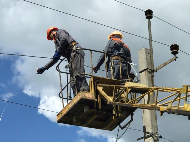 Енергетики вчергове повернули світло після обстрілів на Харківщині