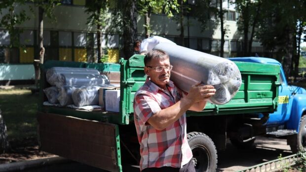 У громадах Харківщини видають гуманітарну допомогу вимушеним переселенцям