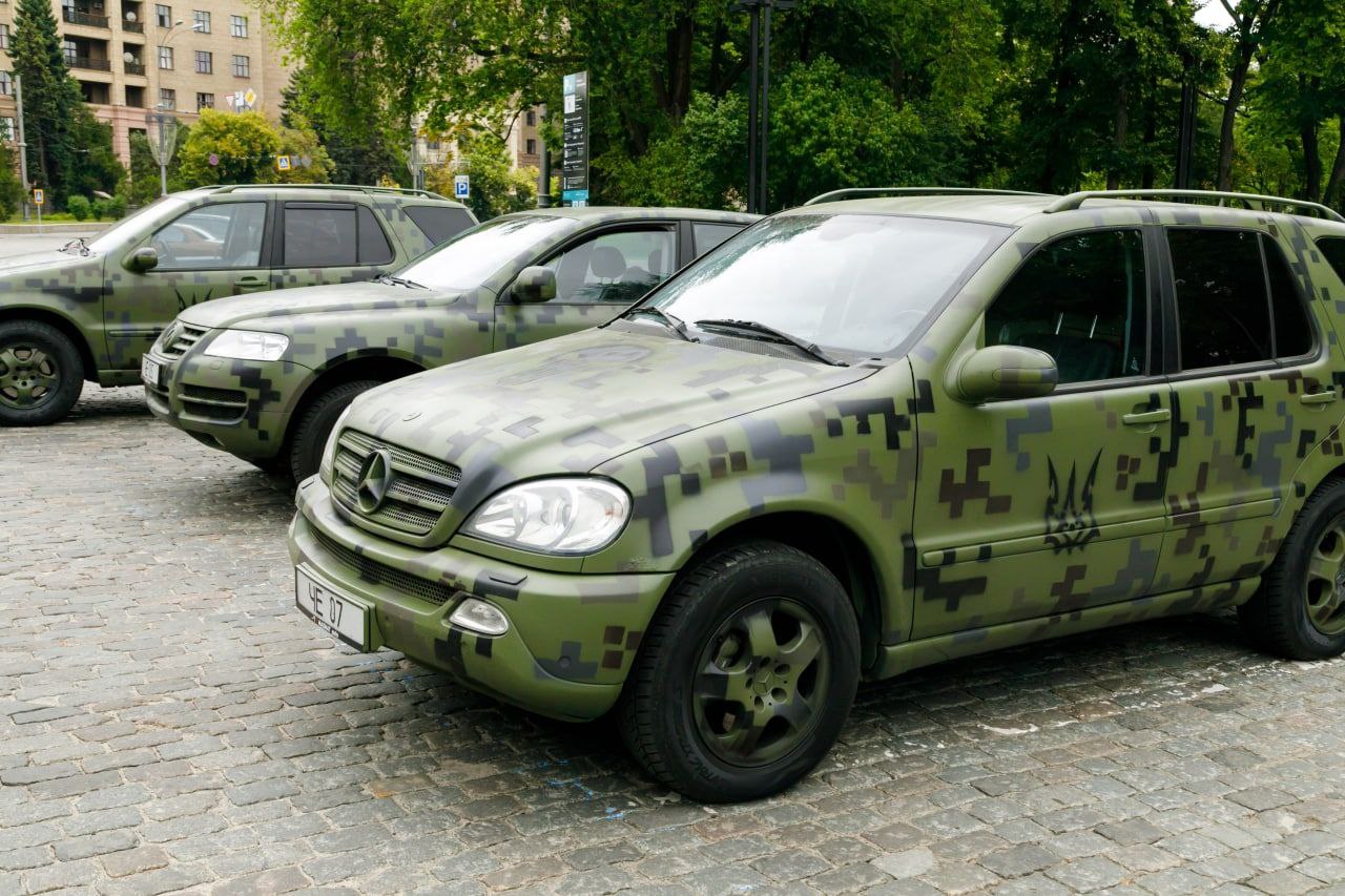 Захисники Харківщини отримали три автівки